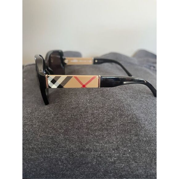New, Authentic Burberry Sunglasses - Picture 4 of 10